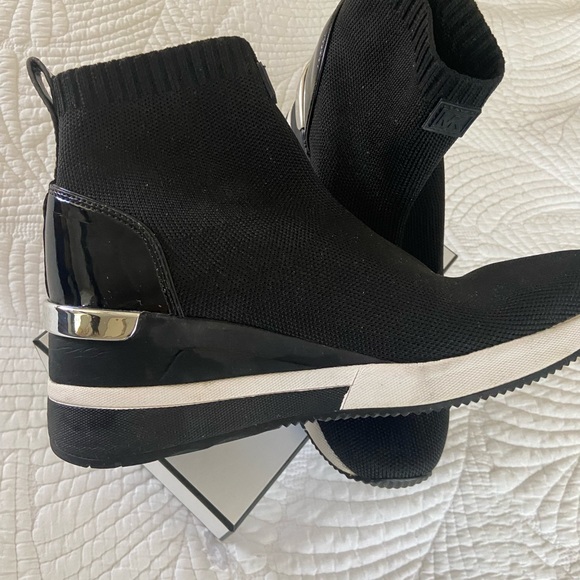 Michael  Kors - Picture 2 of 4